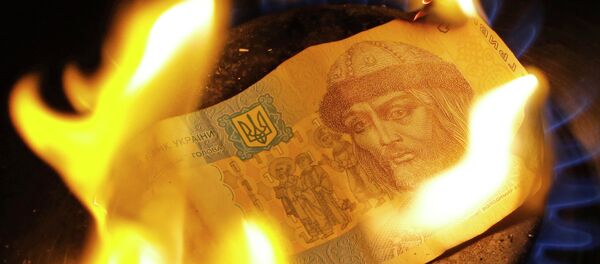 Одногривенная купюра горит на газовой конфорке. - Sputnik Afrique