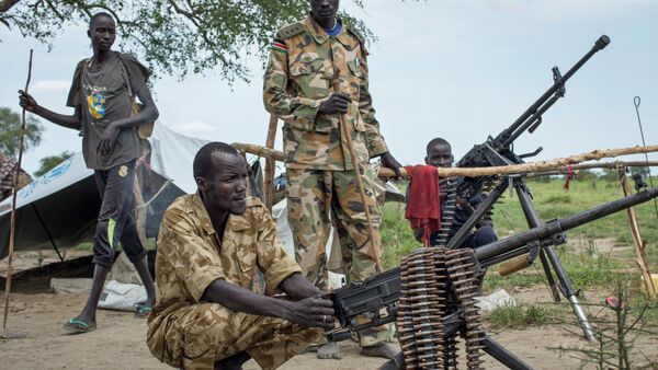 Rebel soldiers guard the village of Majieng, about 6km from the town of Bentiu, in South Sudan - Sputnik Afrique