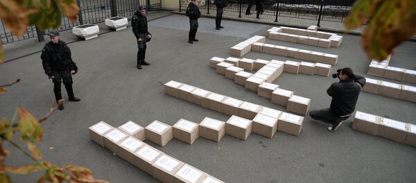 Boxes containing signatures of Ukrainian people in support of the referendum on Ukraine's accession to the NATO system of collective security, outside the President's Administration building. Boxes containing signatures of Ukrainian people in support of the referendum on Ukraine's accession to the NATO system of collective security, outside the President's Administration building. - Sputnik Afrique