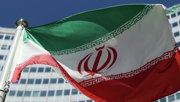 The Iranian flag flies in front of a UN building where closed-door nuclear talks take place at the International Center in Vienna, Austria, Friday, July 4, 2014. - Sputnik Afrique