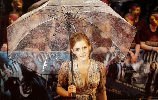 La sixième place revient à l’actrice et militante britannique Emma Watson, reconnue pour ses rôles dans des films à succès commercial ainsi que pour ses activités en faveur des droits des femmes. - Sputnik Afrique
