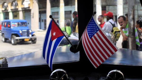 Les drapeaux américain et cubain. - Sputnik Afrique