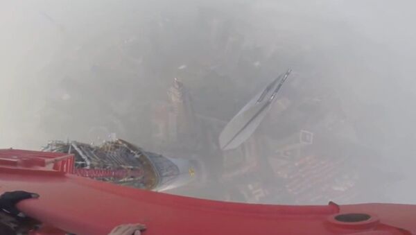 Shanghai: ils escaladent une tour de 650 mètres - Sputnik Afrique