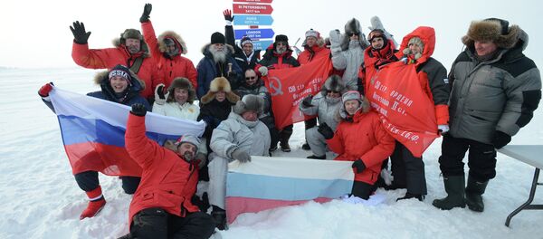 Открытие дрейфующей станции Северный полюс-2015 в Северном Ледовитом океане - Sputnik Afrique