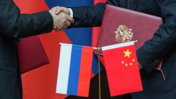 Drapeaux russe et chinois - Sputnik Afrique