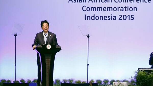 Japan's Prime Minister Shinzo Abe delivers a speech at plenary session during the Asian African Conference in Jakarta April 22, 2015. The 60th Asian-African Conference is held in Jakarta and Bandung from April 19 to 24, 2015. REUTERS/Beawiharta - Sputnik Afrique