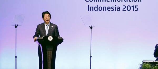 Japan's Prime Minister Shinzo Abe delivers a speech at plenary session during the Asian African Conference in Jakarta April 22, 2015. The 60th Asian-African Conference is held in Jakarta and Bandung from April 19 to 24, 2015. REUTERS/Beawiharta - Sputnik Afrique