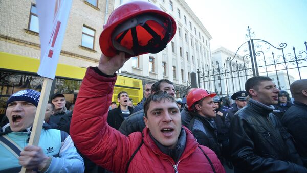Акция протеста шахтеров у здания Верховной рады Украины - Sputnik Afrique