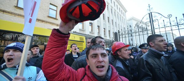 Акция протеста шахтеров у здания Верховной рады Украины - Sputnik Afrique