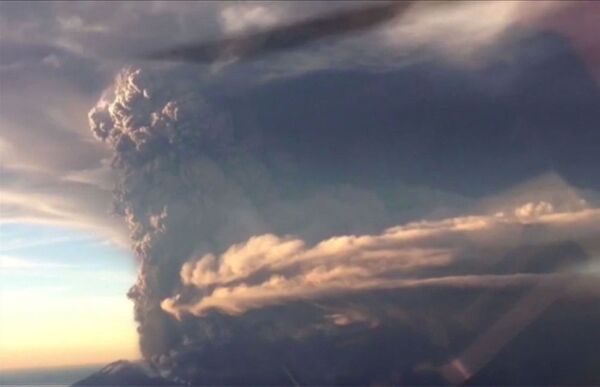 Eruption impressionnante du volcan Calbuco - Sputnik Afrique