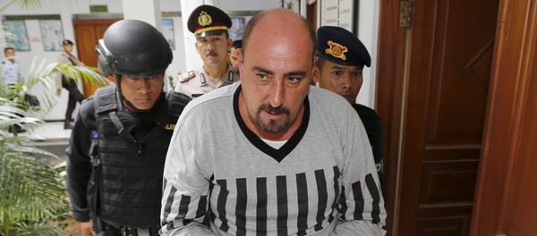 Death row inmate Serge Atlaoui of France arrives for signing documents for his judicial review at Tangerang District Court in Tangerang, Banten province April 1, 2015. - Sputnik Afrique