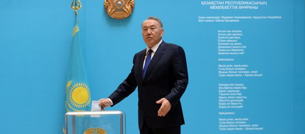 President of Kazakhstan Nursultan Nazarbayev votes at the early presidential elections - Sputnik Afrique