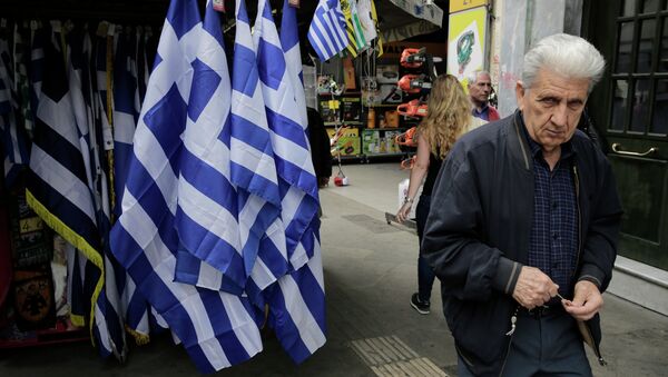A man walk past a kiosk with Greek flags for sale in central Athens. - Sputnik Afrique
