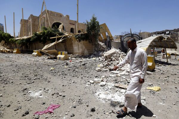 Sanaa bombardée par la coalition arabe - Sputnik Afrique