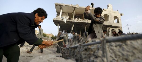 Sanaa bombardée par la coalition arabe - Sputnik Afrique