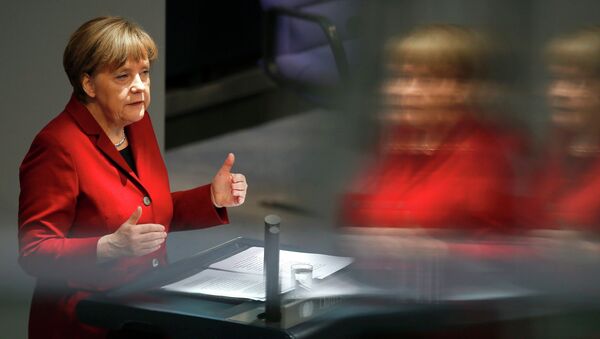 German Chancellor Angela Merkel is refelcted in a glass barrier as she gives a speech during a debate at the Bundestag, the lower house of parliament, in Berlin March 19, 2015. - Sputnik Afrique