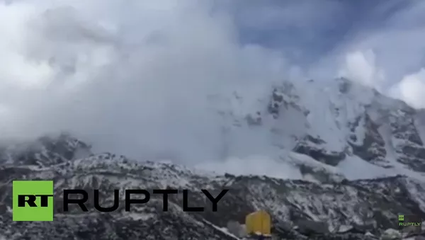 Népal: une avalanche épargne un camp d'alpinistes - Sputnik Afrique