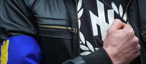 Участники марша в честь 71-й годовщины основания Украинской Повстанческой армии (УПА) на улицах Киева - Sputnik Afrique