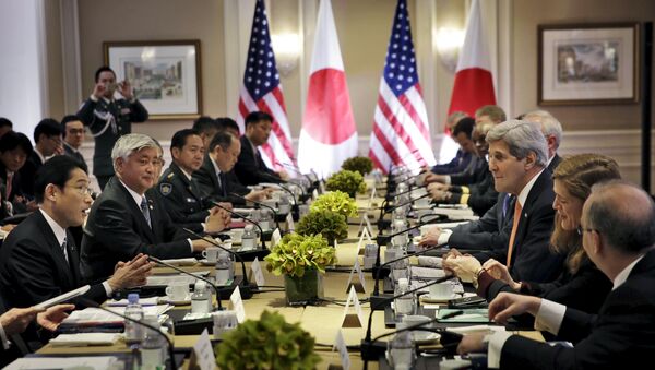 Japanese Foreign Minister Fumio Kishida (L) and Defense Minister Gen Nakatani (2nd L) attend a meeting with U.S. Secretary of State John Kerry (3rd R) and Secretary of Defense Ashton Carter (not pictured) in New York April 27, 2015. - Sputnik Afrique