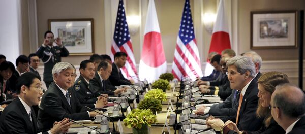 Japanese Foreign Minister Fumio Kishida (L) and Defense Minister Gen Nakatani (2nd L) attend a meeting with U.S. Secretary of State John Kerry (3rd R) and Secretary of Defense Ashton Carter (not pictured) in New York April 27, 2015. - Sputnik Afrique