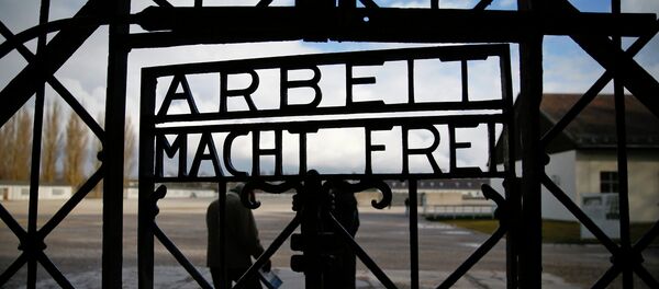The main gate of the former Dachau concentration camp with the sign Arbeit macht frei (work sets you free) is seen in Dachau, near Munich, in this January 25, 2014 file picture. - Sputnik Afrique