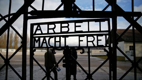 The main gate of the former Dachau concentration camp with the sign Arbeit macht frei (work sets you free) is seen in Dachau, near Munich, in this January 25, 2014 file picture. - Sputnik Afrique