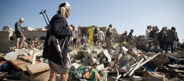 Destroyed houses after Saudi airstrikes near Sanaa Airport, Yemen - Sputnik Afrique