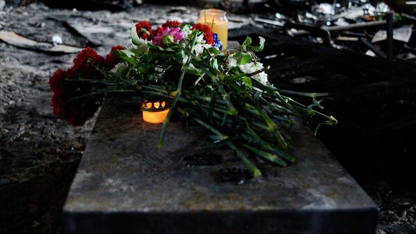 Жители Одессы несут цветы в память о погибших во время пожара в Доме профсоюзов - Sputnik Afrique
