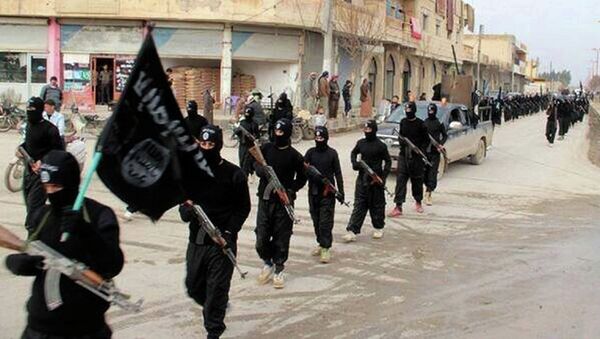ISIL marching in Raqqa, Syria. - Sputnik Afrique