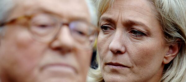 Marine Le Pen et  son père Jean-Marie Le Pen - Sputnik Afrique