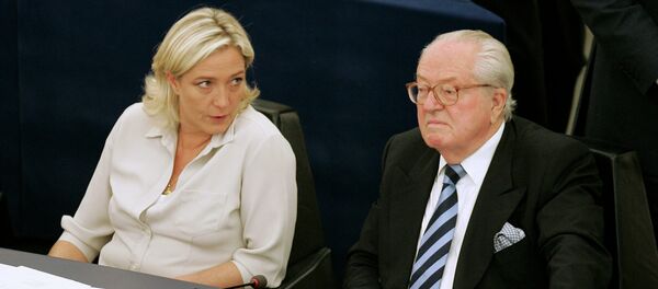 Jean-Marie Le Pen, right, and his daughter Marine Le Pen sit at the European Parliament, in Strasbourg, eastern France - Sputnik Afrique