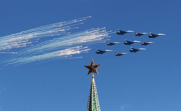 L'aviation russe se prépare au Défilé de la Victoire à Moscou - Sputnik Afrique
