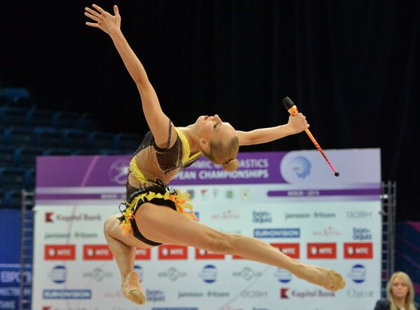 La magie de la souplesse et de la grâce aux Championnats d'Europe de gymnastique rythmique - Sputnik Afrique