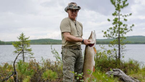 Vladimir Poutine lors d'une partie de pêche dans le territoire de Krasnoïarsk - Sputnik Afrique