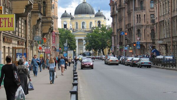 People walking along Liteiny Prospekt in St. Petersburg - Sputnik Afrique