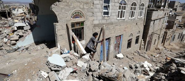 Последствия авианалета ВВС коалиции во главе с Саудовской Аравией в столице Йемена Сане - Sputnik Afrique