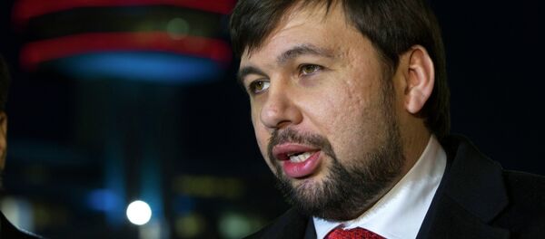 Denis Pushilin, representative of the separatist self-proclaimed Donetsk People's Republic, speaks to the media before leaving Belarus at Minsk's International airport January 16, 2015. - Sputnik Afrique