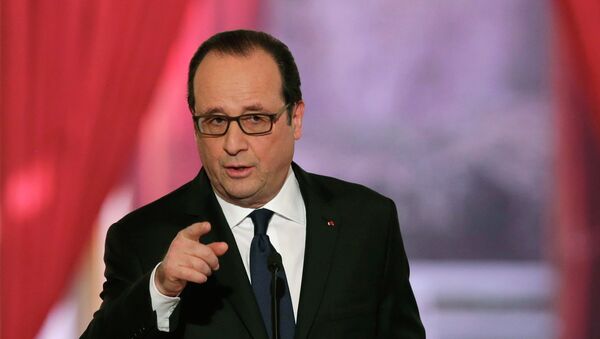 French President Francois Hollande gestures as he answers a question during a news conference at the Elysee Palace in Paris February 5, 2015 - Sputnik Afrique
