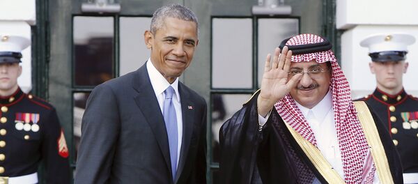 U.S. President Barack Obama (L) welcomes Saudi Arabia's Crown Prince Mohammed bin Nayef - Sputnik Afrique