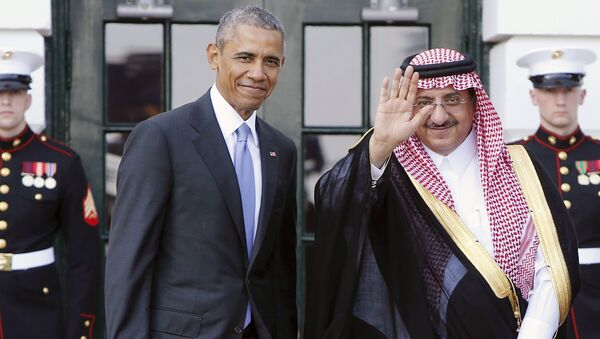 U.S. President Barack Obama (L) welcomes Saudi Arabia's Crown Prince Mohammed bin Nayef - Sputnik Afrique