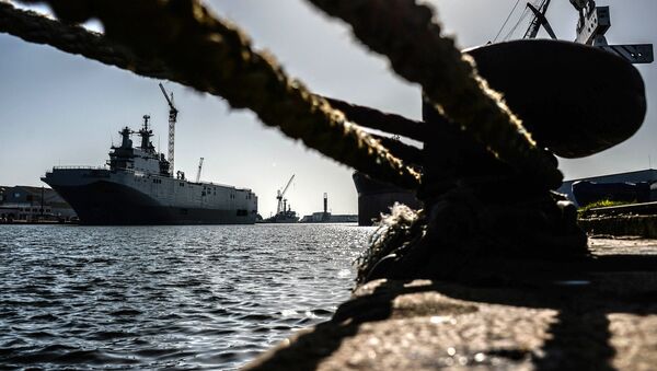 Десантный корабль Владивосток класса Мистраль в доках французской компании SNX France - Sputnik Afrique