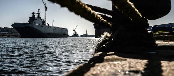 Десантный корабль Владивосток класса Мистраль в доках французской компании SNX France - Sputnik Afrique