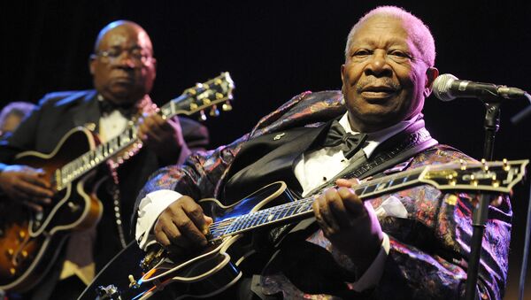 US blues legend BB King performs on stage during his ''One more time'' tour on July 15, 2009 in Prague. - Sputnik Afrique
