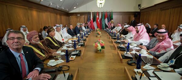 President Barack Obama, center left, meets with Gulf Cooperation Council leaders and delegations at Camp David, Md., Thursday, May 14, 2015. - Sputnik Afrique