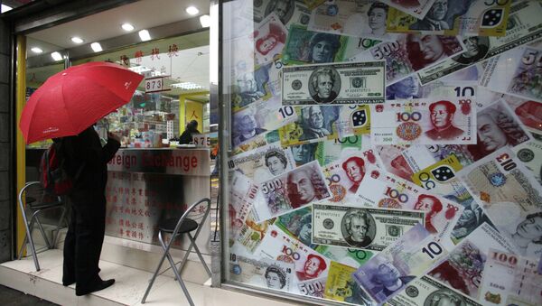 A man stands beside a collage of copies of Chinese RMB, U.S. dollar and other foreign bills at a money exchange store in Hong Kong Thursday, April 15, 2010 - Sputnik Afrique