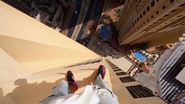 Parkour: il saute de balcon en balcon sur une tour de Dubaï - Sputnik Afrique