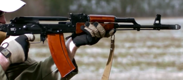 Fusil d'assaut Kalachnikov AK-74M: fonctionnement filmé au ralenti - Sputnik Afrique