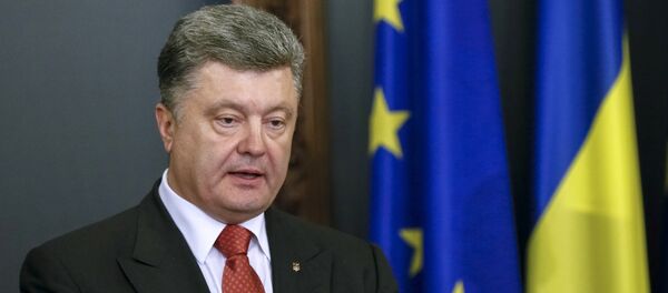 Ukrainian President Petro Poroshenko speaks during a news conference after a meeting with EU top official in Kiev April 27, 2015 - Sputnik Afrique