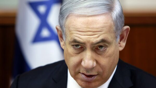 Israeli Prime Minister Benjamin Netanyahu chairs the weekly cabinet meeting at his Jerusalem office, Sunday, March 8, 2015. Tens of thousands of Israelis gathered Saturday night at a Tel Aviv square under the banner Israel wants change and called for Netanyahu to be replaced in March 17 national elections. - Sputnik Afrique