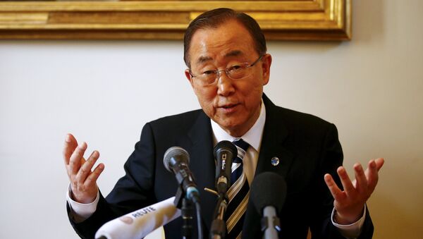 United Nations Secretary-General Ban Ki-moon gestures during a news conference as he attends a meeting about climate change and sustainable development at the Vatican April 28, 2015 - Sputnik Afrique